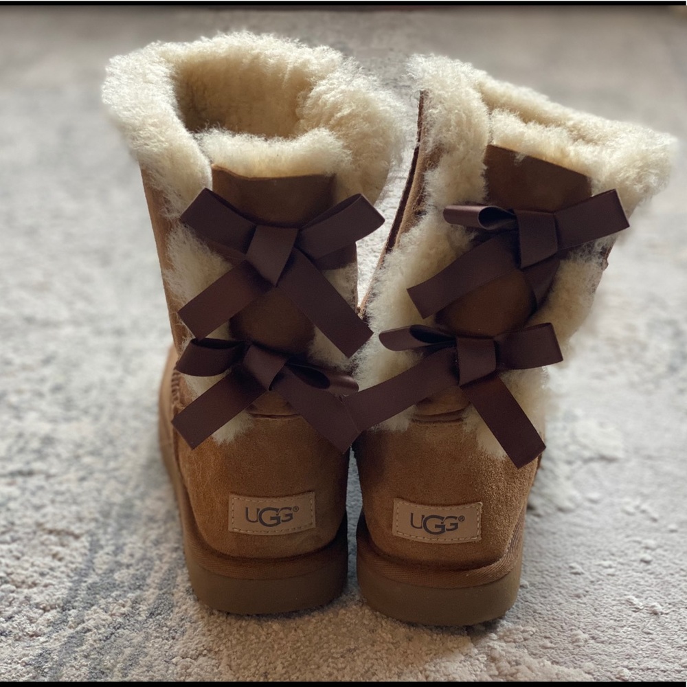 UGG  Bailey Bow II, gently worn